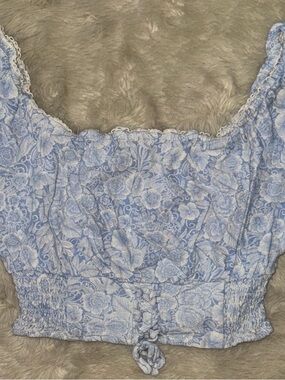 Aeropostale Blue Floral Tie-Front Smocked Crop Top Size Small